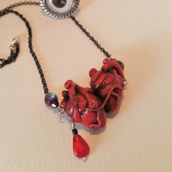 HANDMADE Flesh and blood siamese hearts necklace - Picture 5 of 5